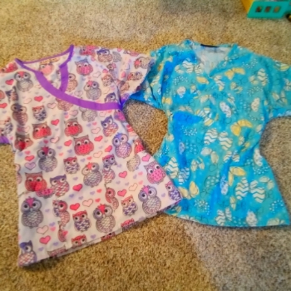 2 large scrubtops